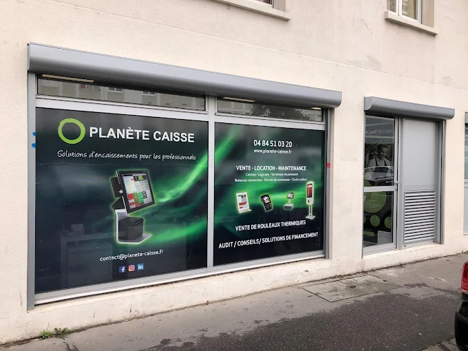 Devanture showroom Planète Caisse